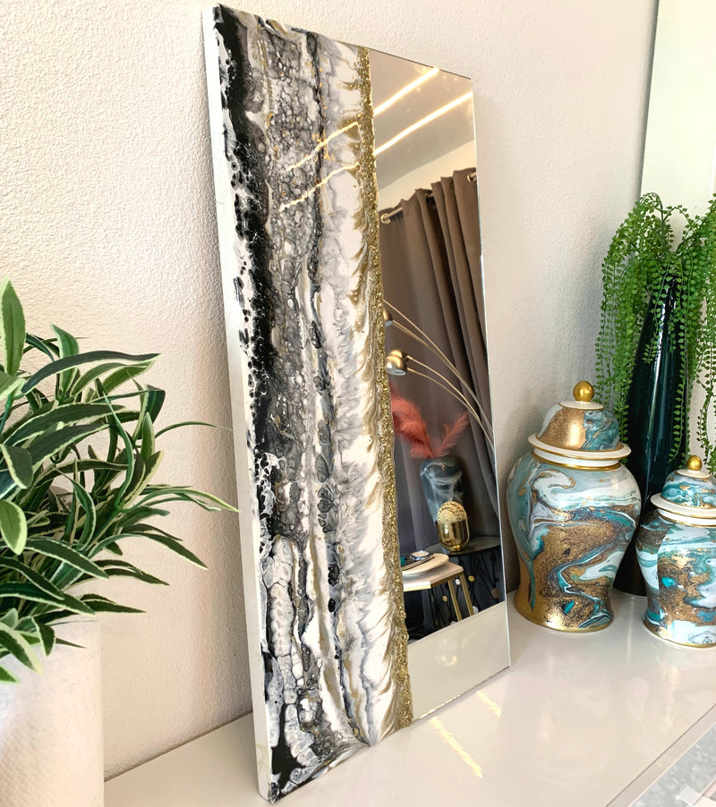 Specchio di Lusso 90x45 con marmorizzazione lucida bianco, nero, pietre e brillanti oro (Made in Italy)