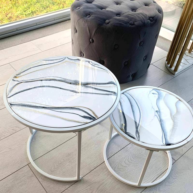 Coppia di Tavolini Marmorizzati Lucido Bianco, Nero e Oro (Made in Italy)