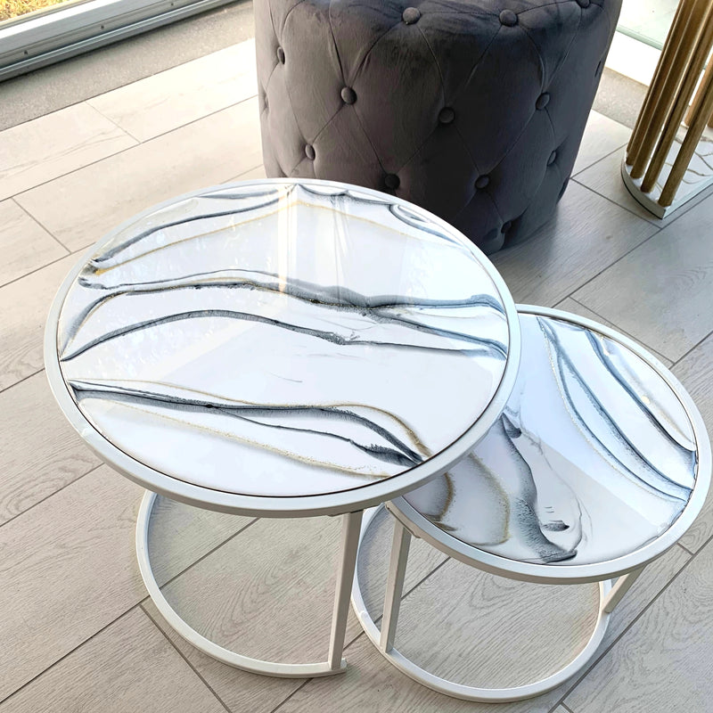 Coppia di Tavolini Marmorizzati Lucido Bianco, Nero e Oro (Made in Italy)