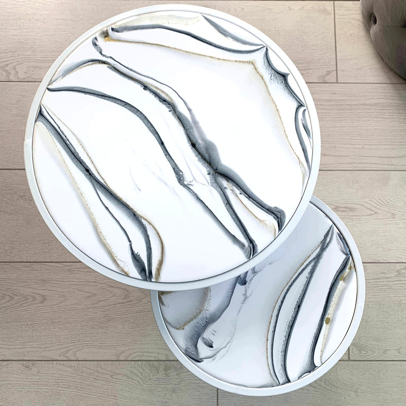 Coppia di Tavolini Marmorizzati Lucido Bianco, Nero e Oro (Made in Italy)