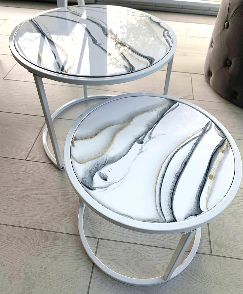 Coppia di Tavolini Marmorizzati Lucido Bianco, Nero e Oro (Made in Italy)