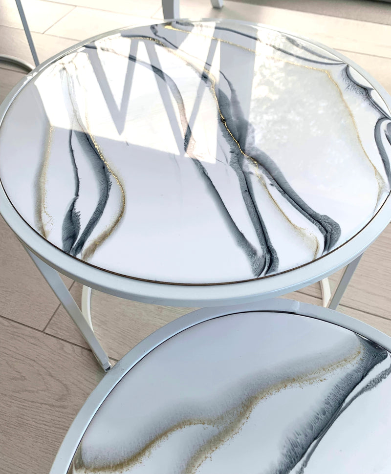 Coppia di Tavolini Marmorizzati Lucido Bianco, Nero e Oro (Made in Italy)